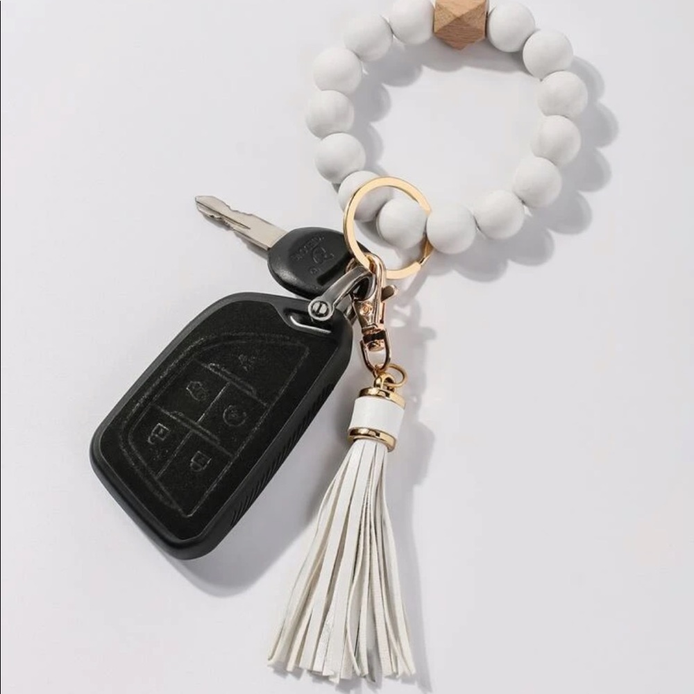 KEYCHAIN WITH TASSLE